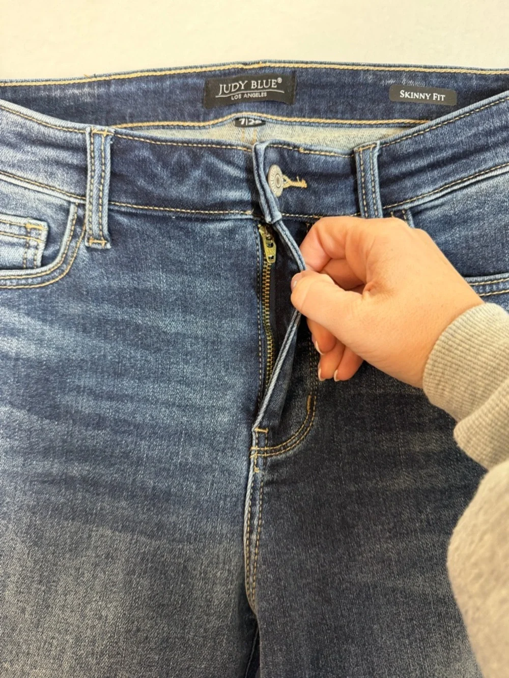 Judy Blue Full‎ Size Mid-Rise Waist Skinny Jeans with Pockets New without Tags